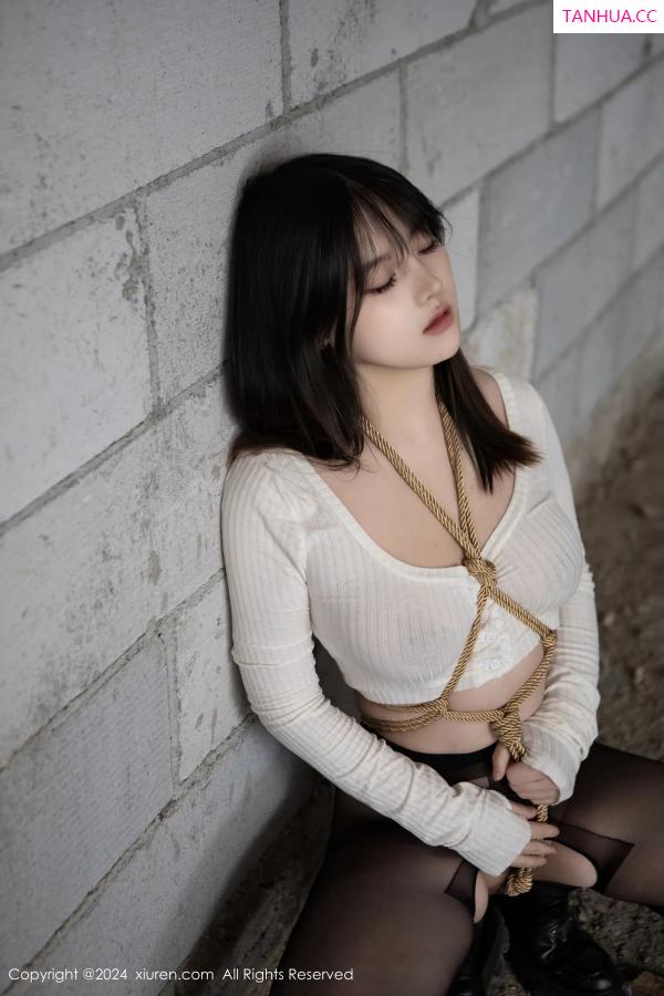 豆瓣酱  [XiuRen]高清写真图 2024.04.23 No.8439 豆瓣酱 美腿黑丝第36张图片
